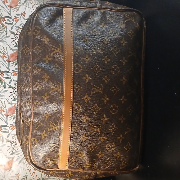 AUTHENTIC LOUIS VUITTON MONOGRAM DOUBLE COMARTMENT TRAVEL BAG. - Picture 9 of 16